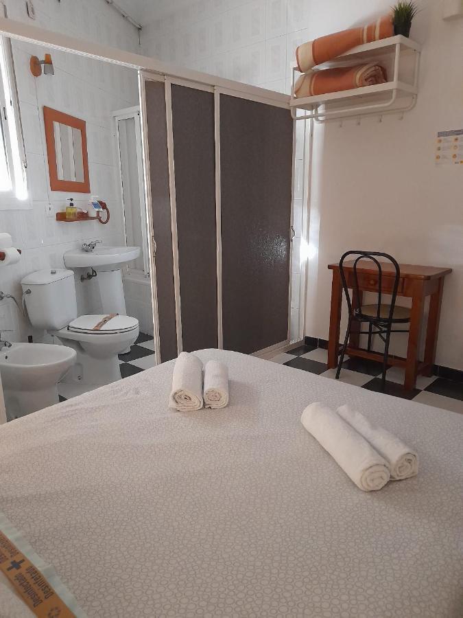 Pension Hidalgo 2 Utrera Bagian luar foto