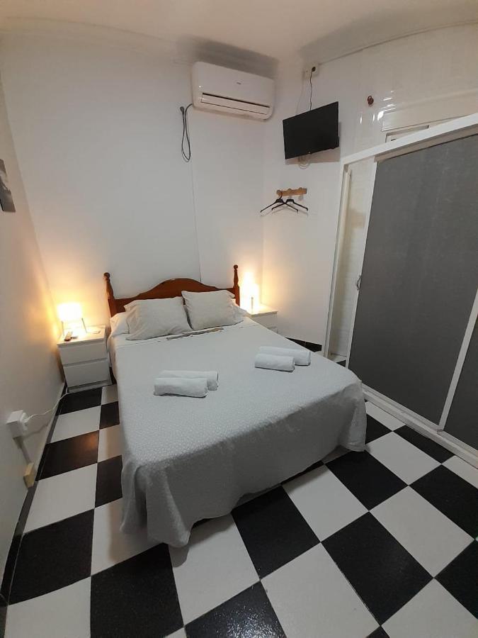 Pension Hidalgo 2 Utrera Bagian luar foto