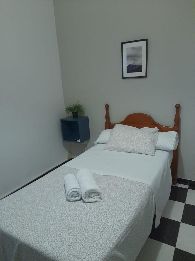 Pension Hidalgo 2 Utrera Bagian luar foto