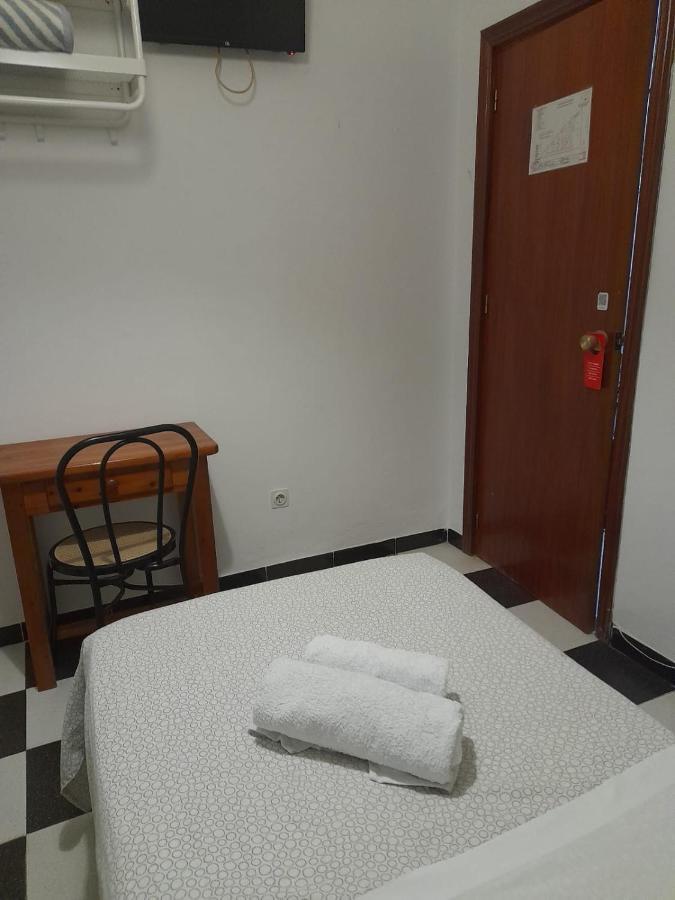 Pension Hidalgo 2 Utrera Bagian luar foto